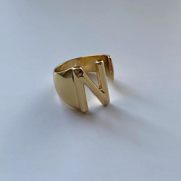 bold + classy initial ring - Picture 5 of 10